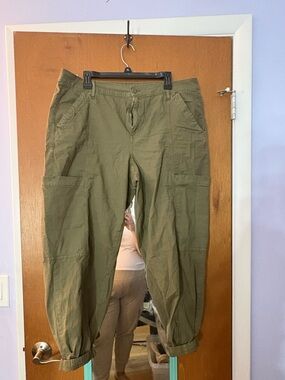 American eagle Snappy Stretch High-Waisted Baggy Cargo Jogger